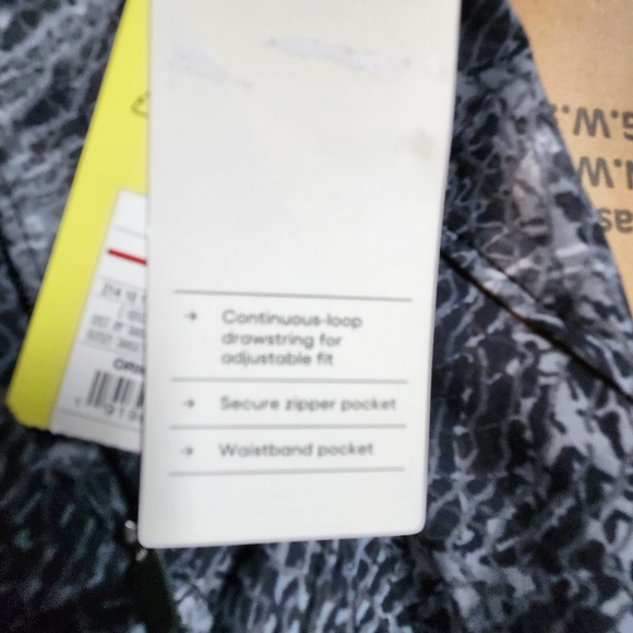 NWT..women's shorts - Picture 8 of 8